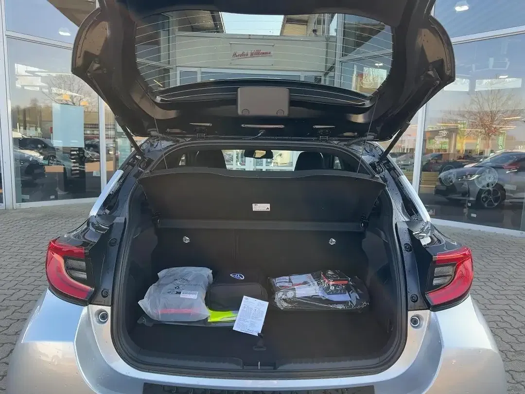 Toyota Yaris - Thumbnail 13
