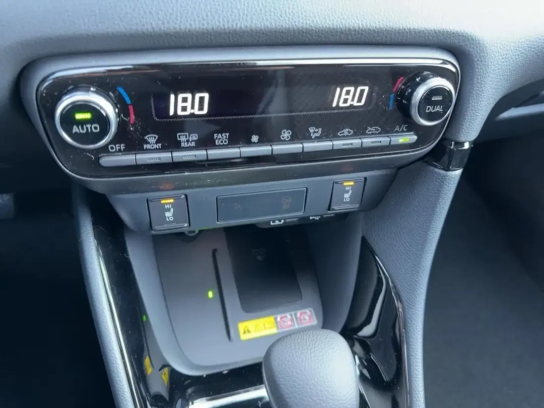 Toyota Yaris - Thumbnail 14