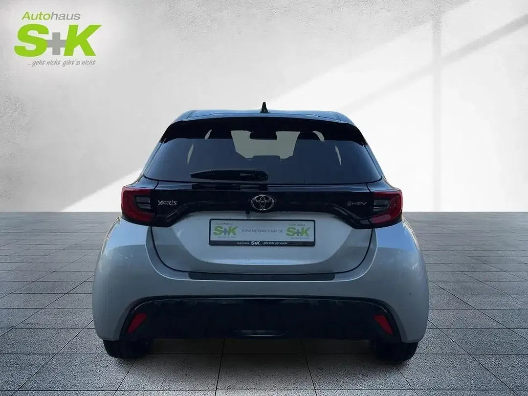 Toyota Yaris - Thumbnail 3