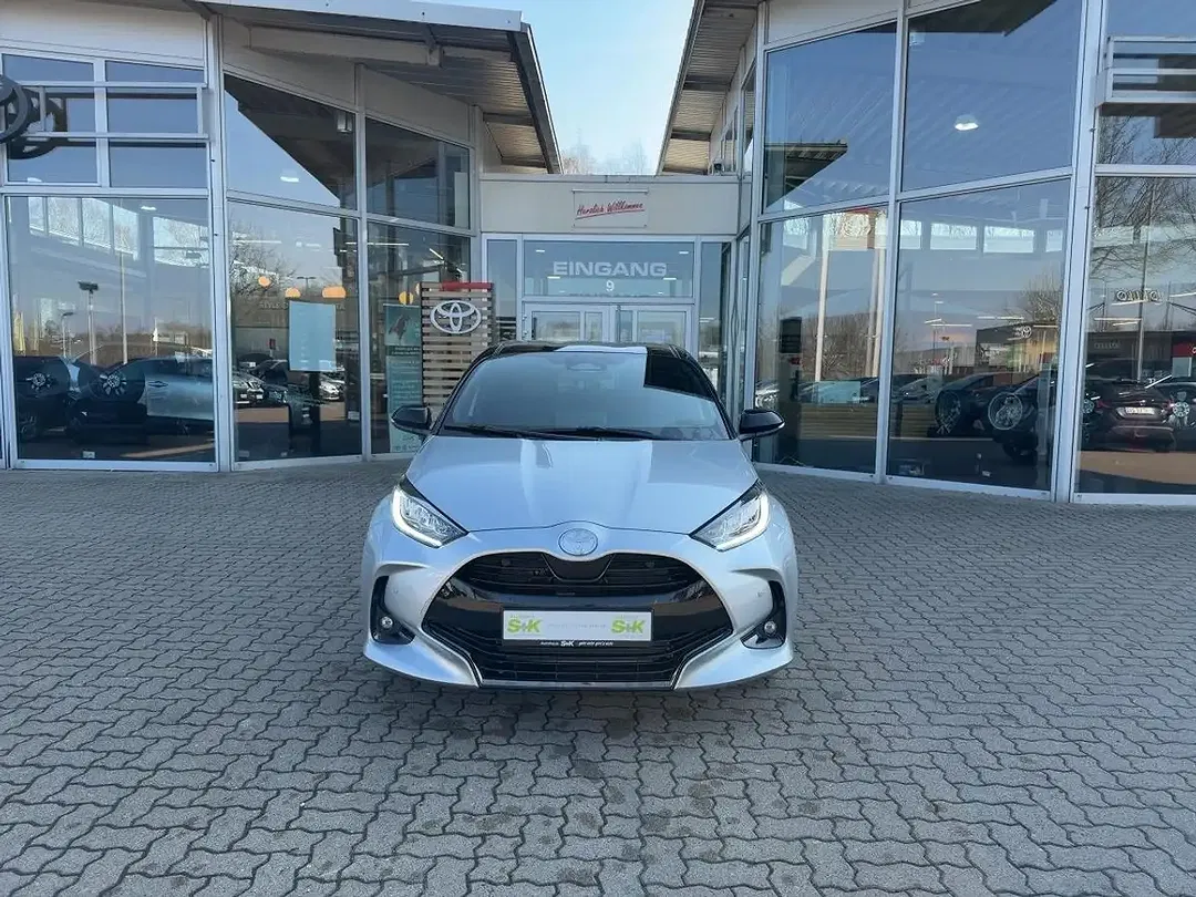 Toyota Yaris - Thumbnail 6