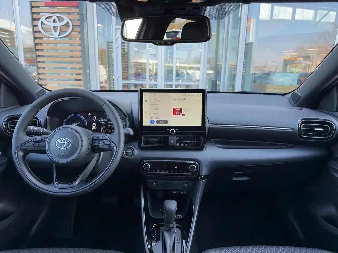 Toyota Yaris - Thumbnail 8