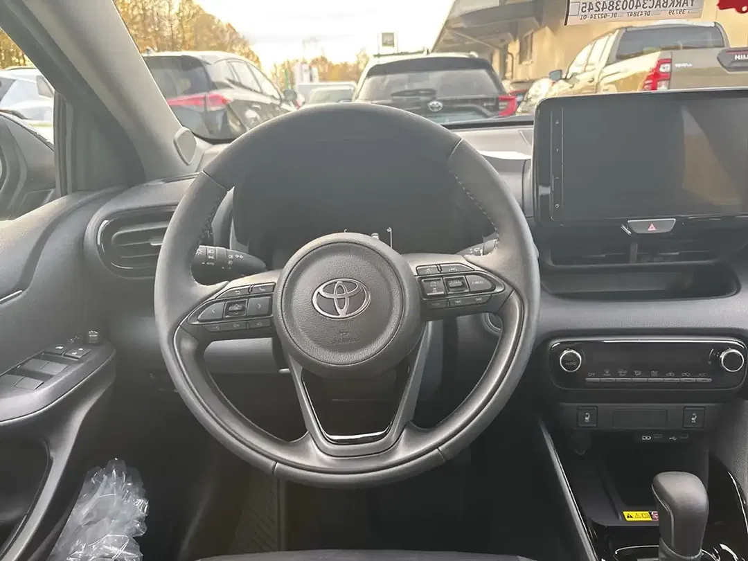 Toyota Yaris - Thumbnail 13
