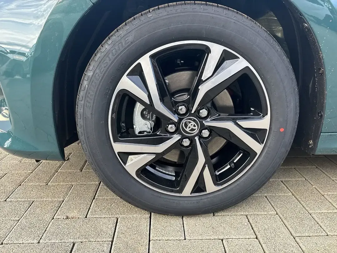 Toyota Yaris - Thumbnail 6