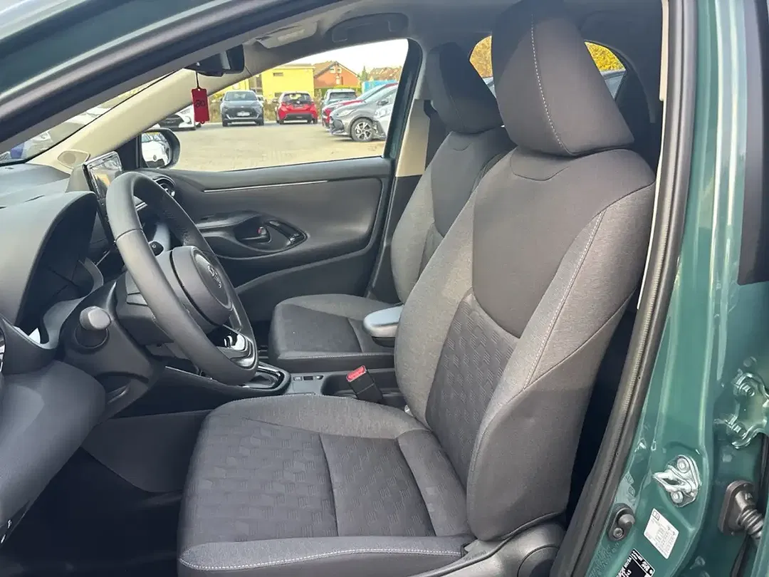 Toyota Yaris - Thumbnail 8