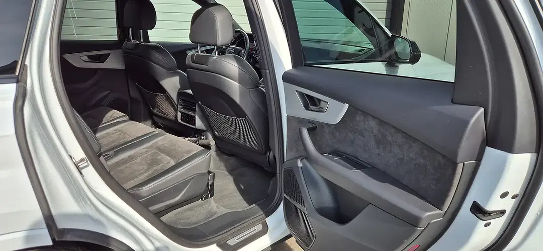Audi Q7 - Thumbnail 10