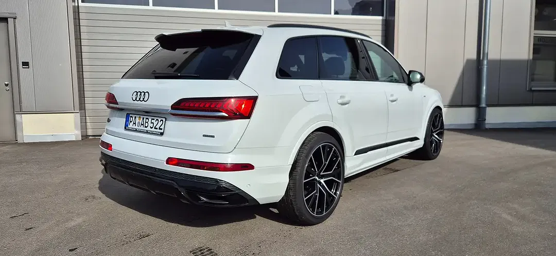 Audi Q7 - Thumbnail 3