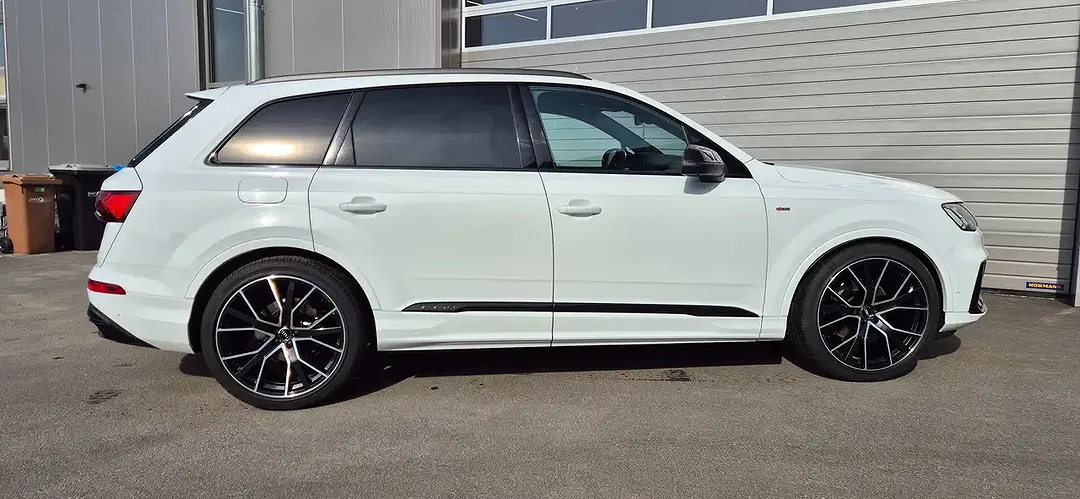 Audi Q7 - Thumbnail 4