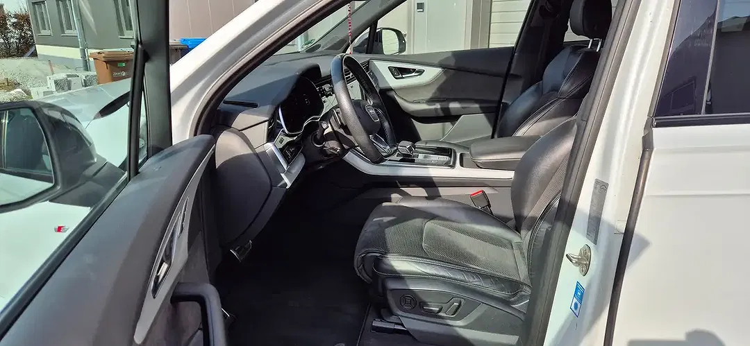 Audi Q7 - Thumbnail 6