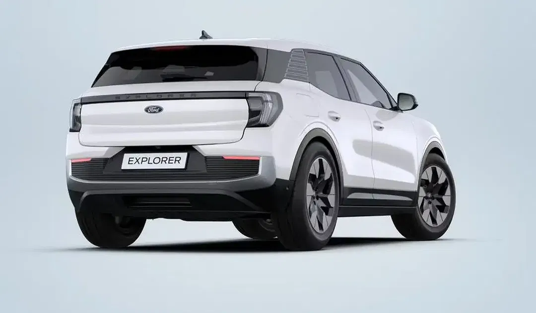 Ford Explorer - Thumbnail 2