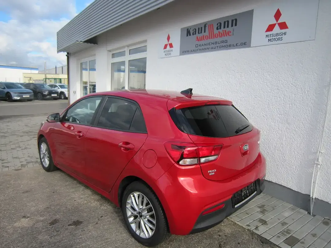 Kia Rio - Thumbnail 2