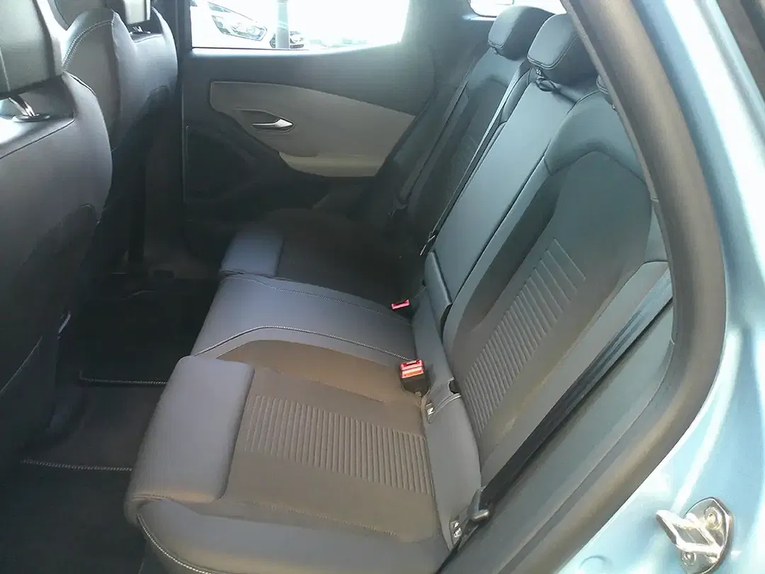 Ford Explorer - Thumbnail 7