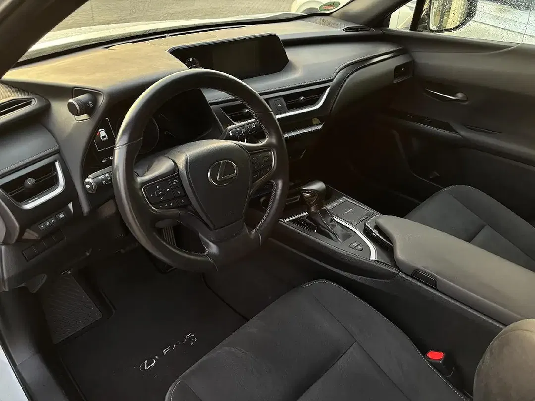 Lexus UX 250h - Thumbnail 12