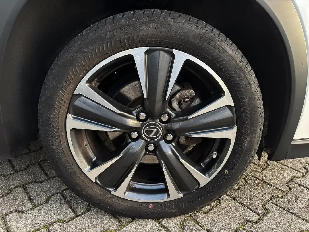 Lexus UX 250h - Thumbnail 5