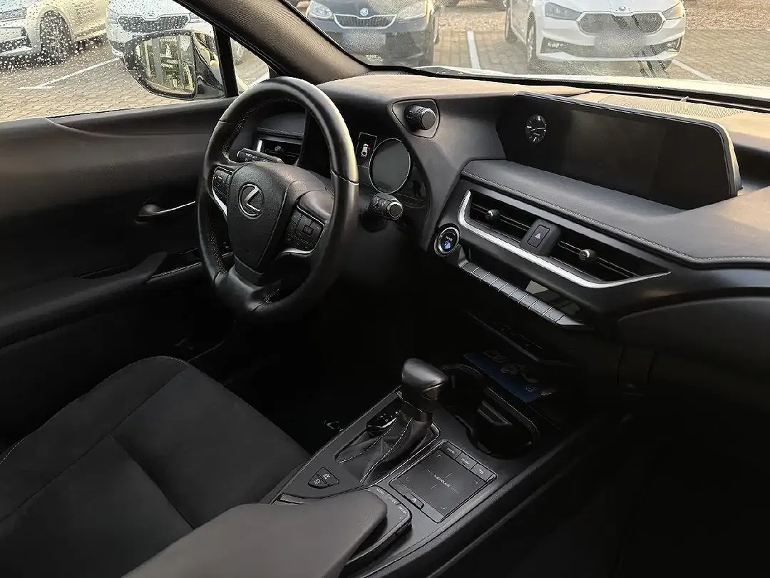 Lexus UX 250h - Thumbnail 6
