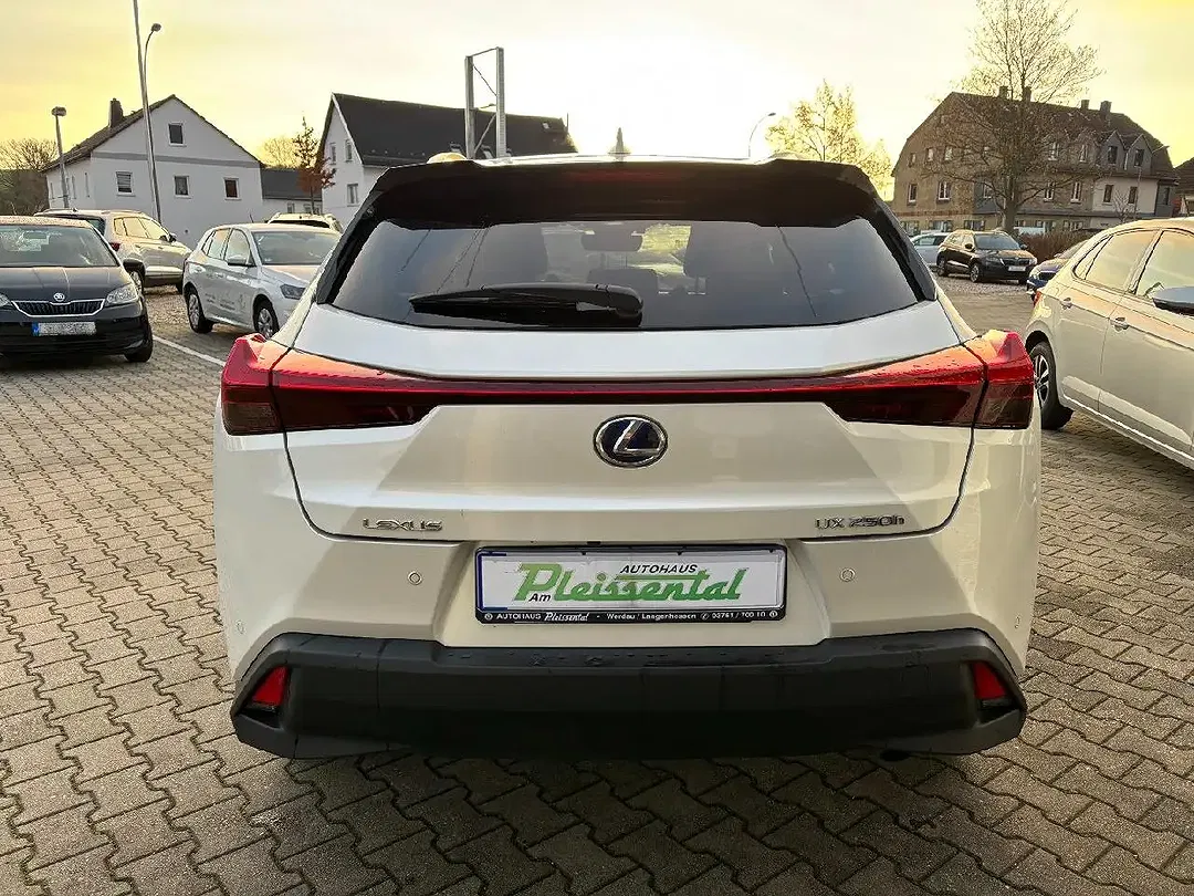 Lexus UX 250h - Thumbnail 7