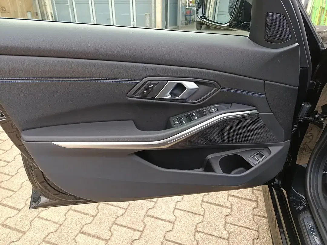 BMW 320 - Thumbnail 13