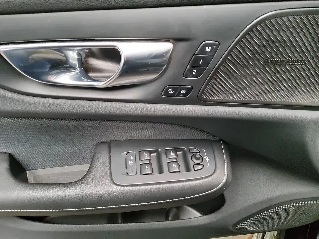 Volvo S60 - Thumbnail 6