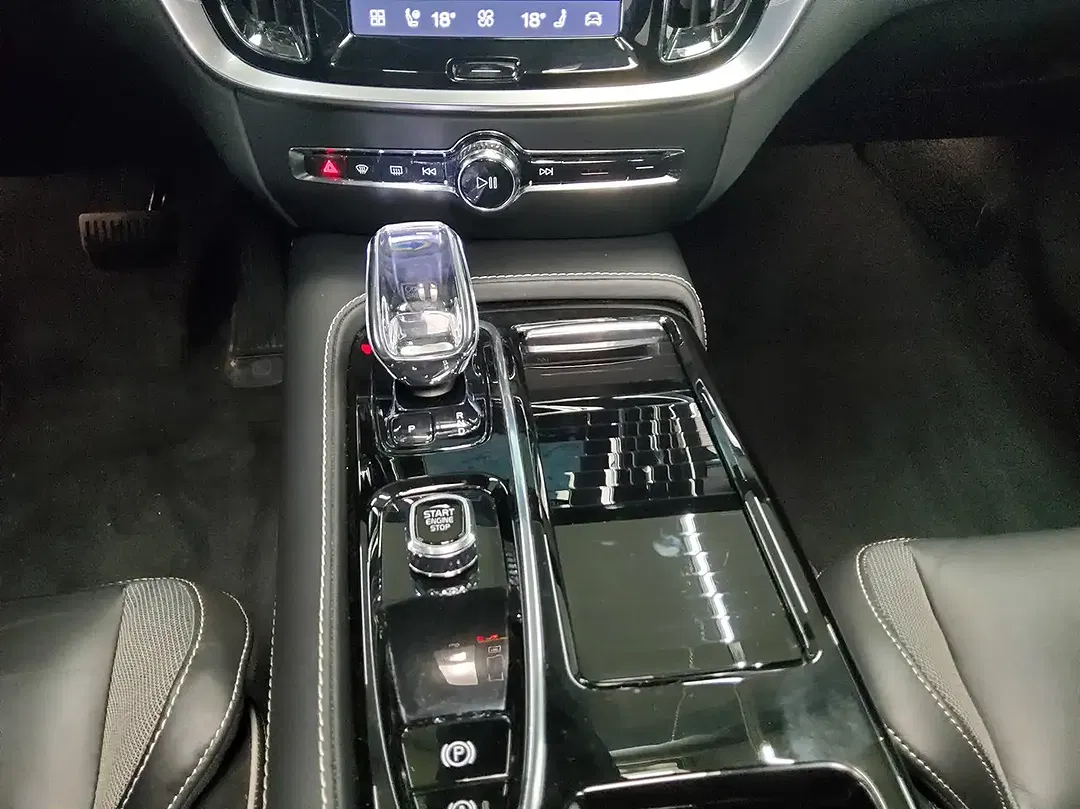 Volvo S60 - Thumbnail 4