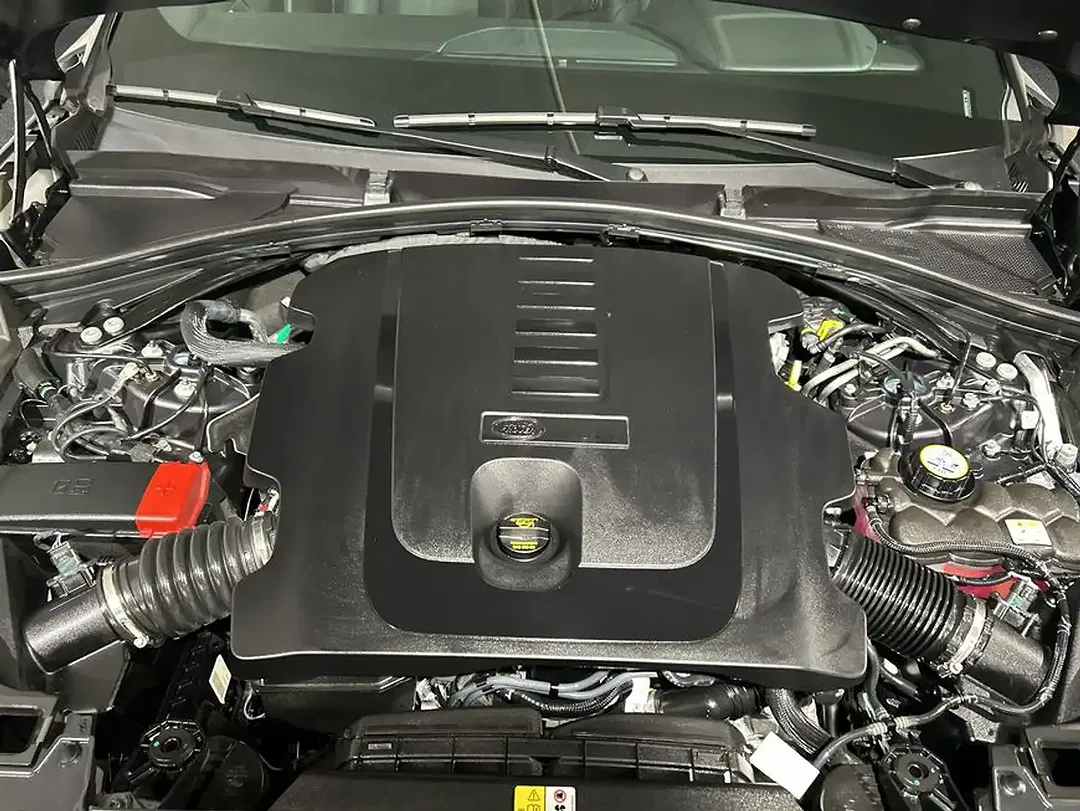 Land Rover Range Rover Velar - Thumbnail 10