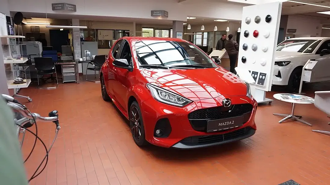 Mazda 2 - Thumbnail 3