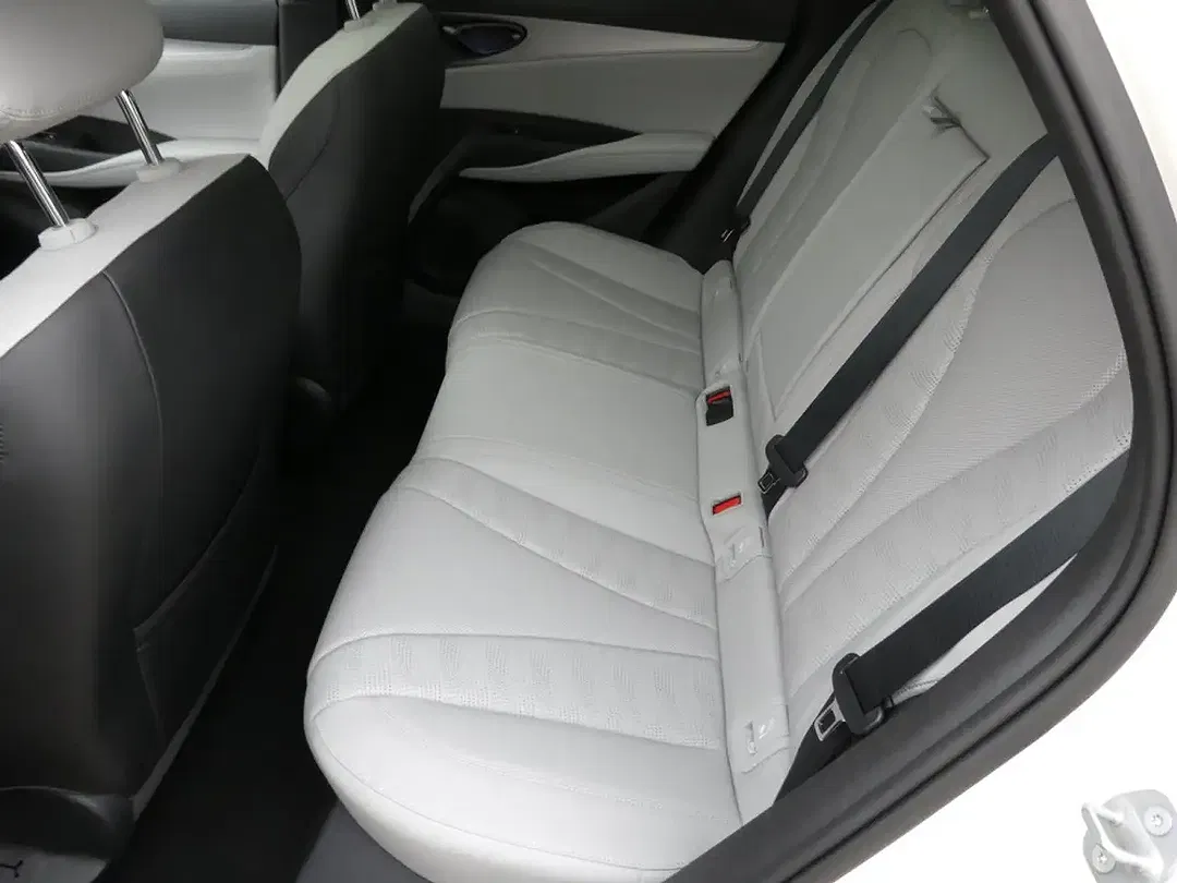BYD Seal 6 - Thumbnail 10