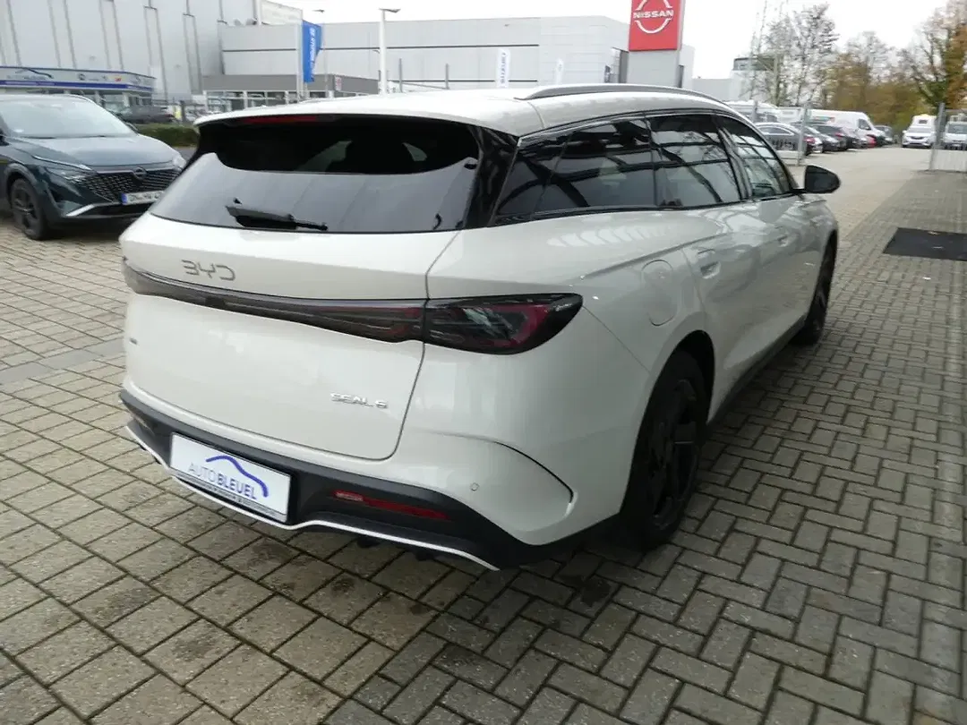 BYD Seal 6 - Thumbnail 4