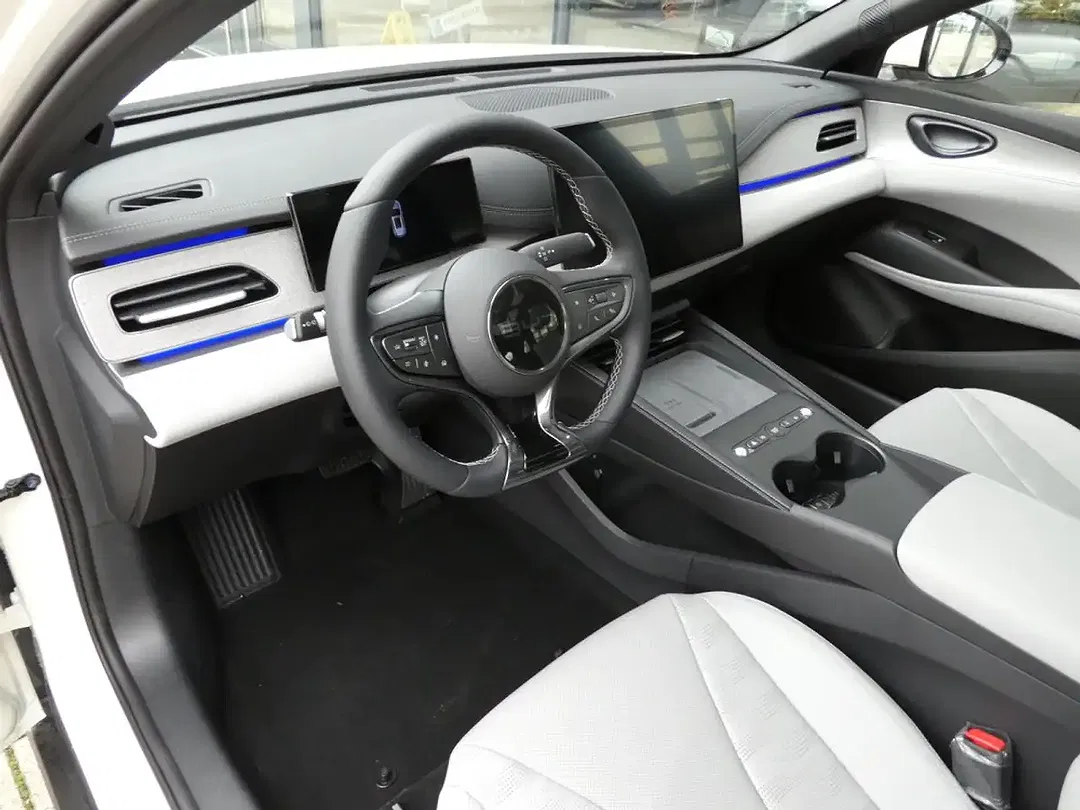 BYD Seal 6 - Thumbnail 8
