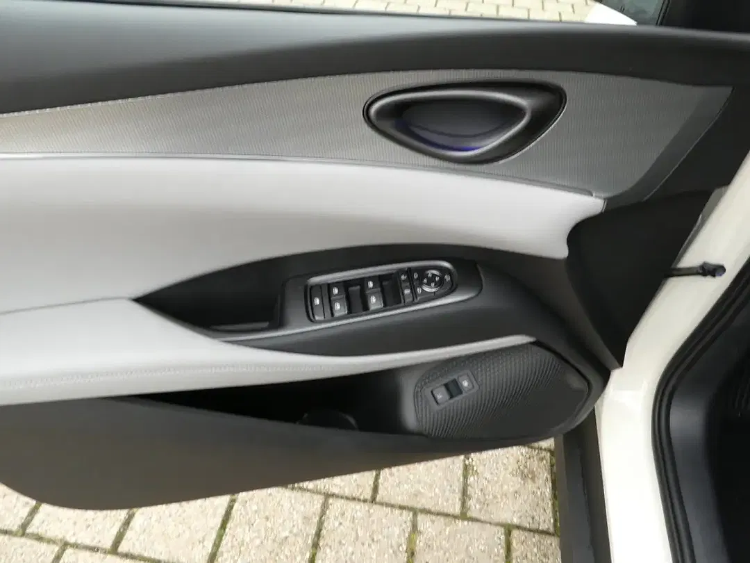 BYD Seal 6 - Thumbnail 9