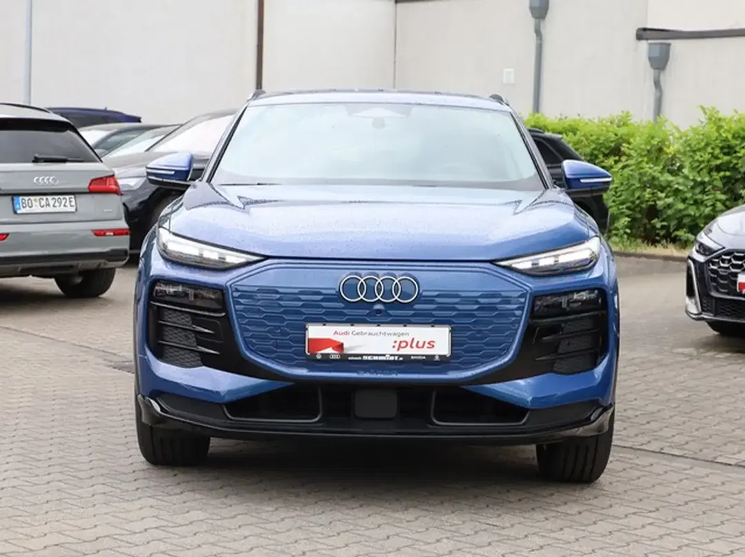 Audi Q6 e-tron - Thumbnail 3