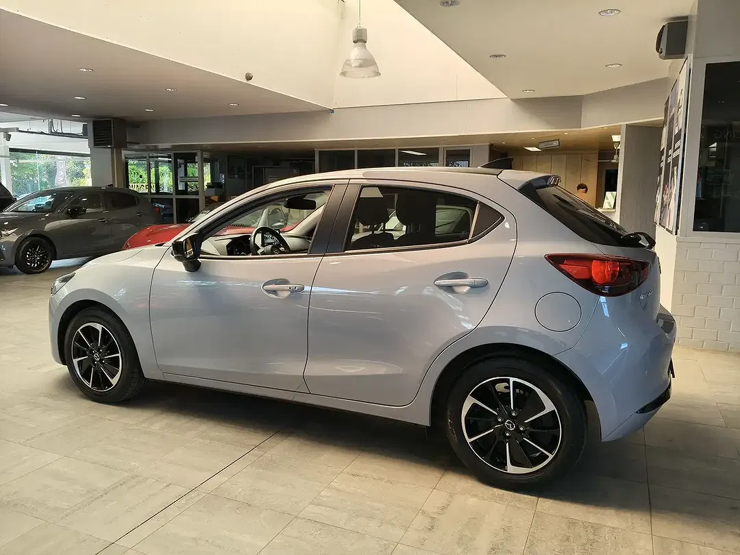 Mazda 2 - Thumbnail 3