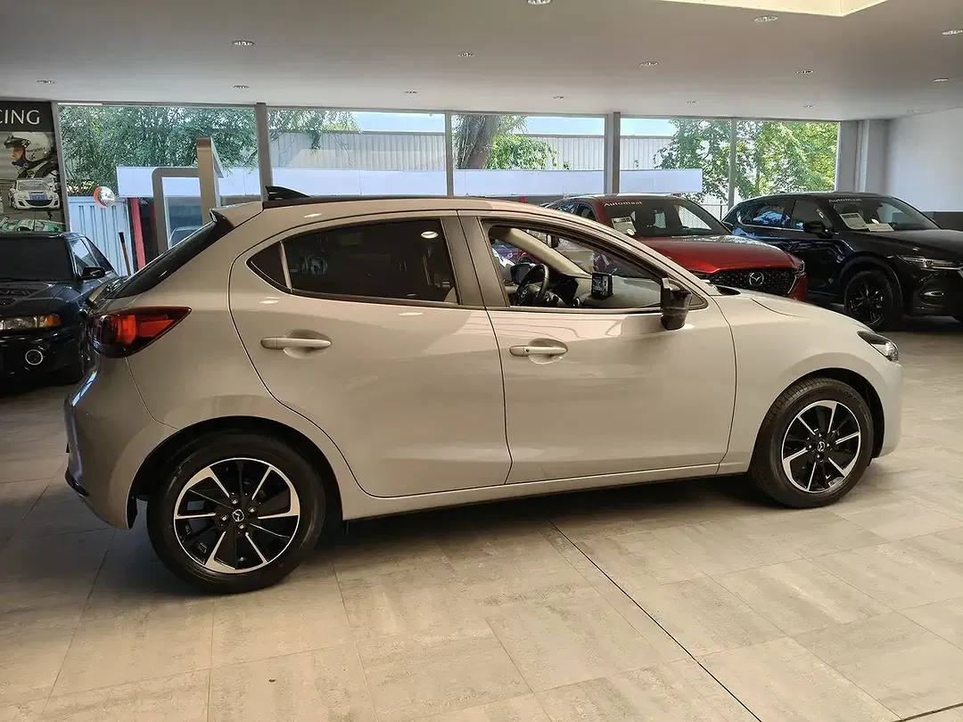 Mazda 2 - Thumbnail 6