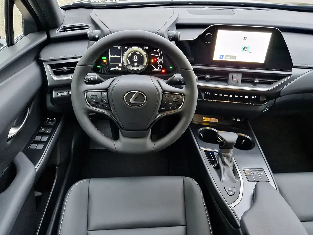 Lexus UX 300h - Thumbnail 6