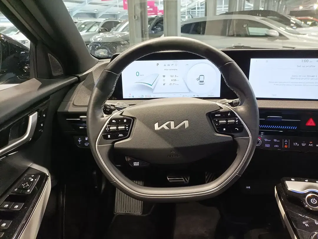 Kia EV6 - Thumbnail 10