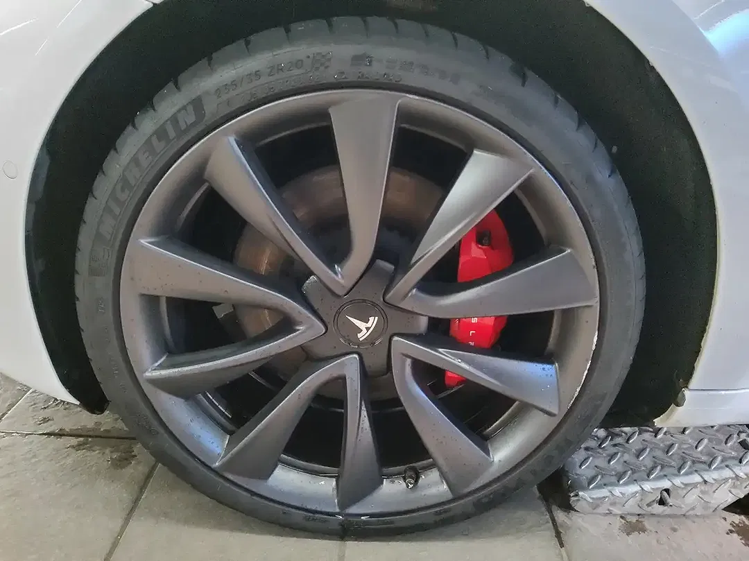 Tesla Model 3 - Thumbnail 9