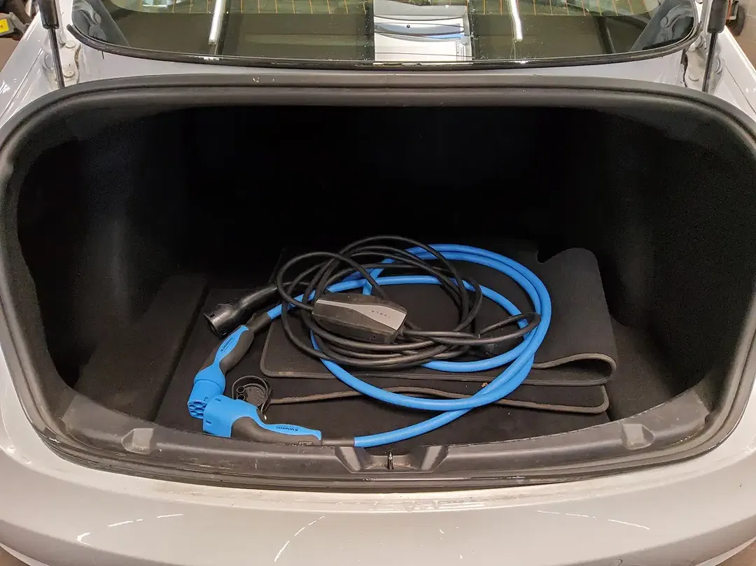 Tesla Model 3 - Thumbnail 10