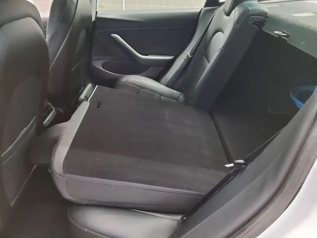 Tesla Model 3 - Thumbnail 11
