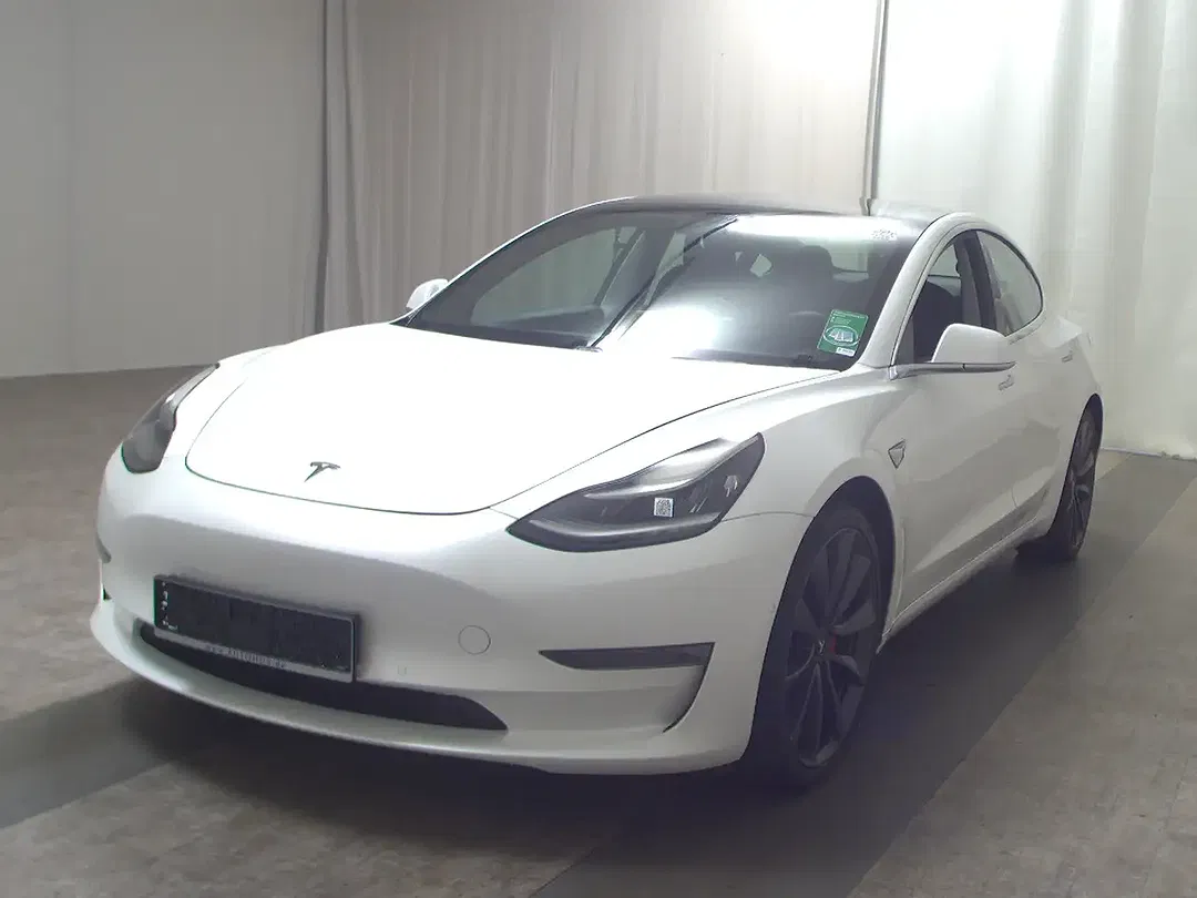 Tesla Model 3 - Thumbnail 2