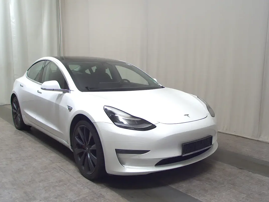 Tesla Model 3 - Afbeelding 1