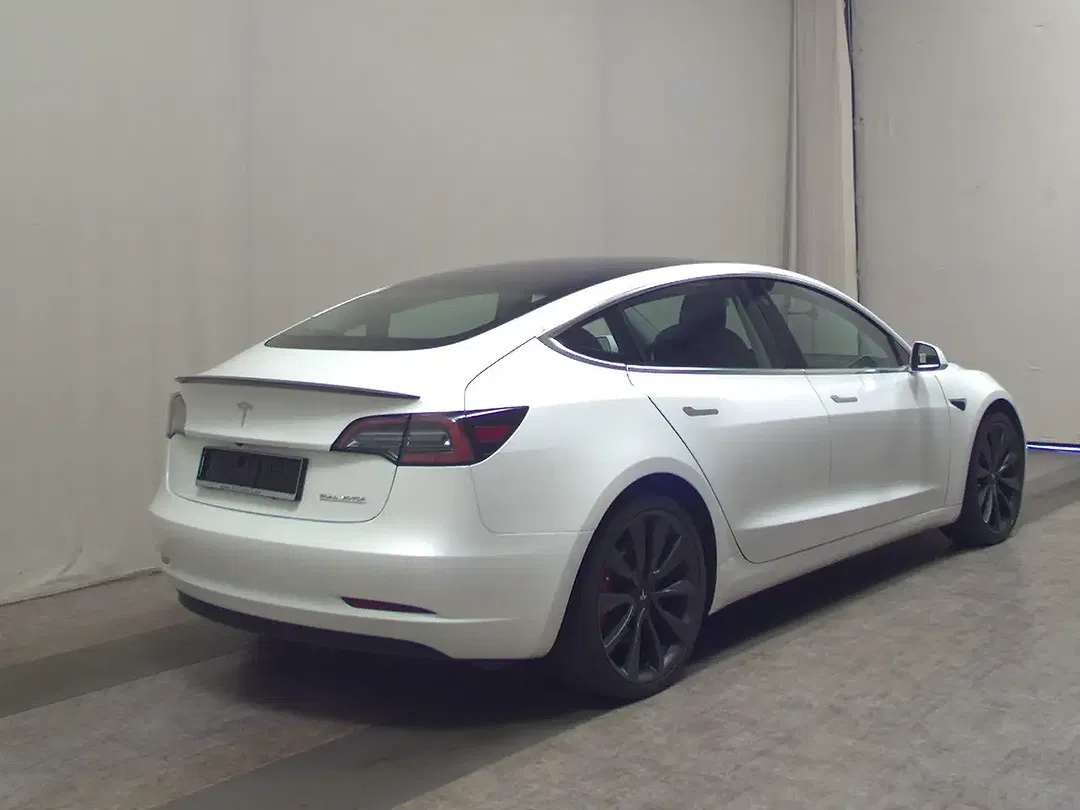 Tesla Model 3 - Thumbnail 3
