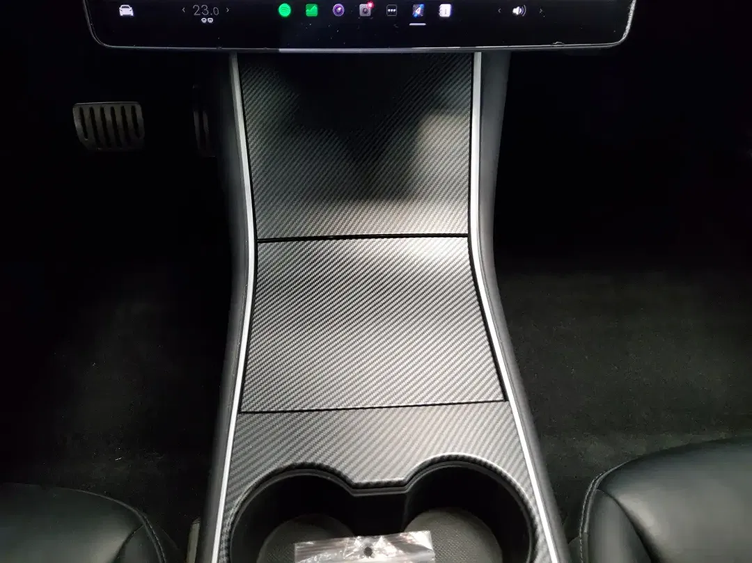 Tesla Model 3 - Thumbnail 5