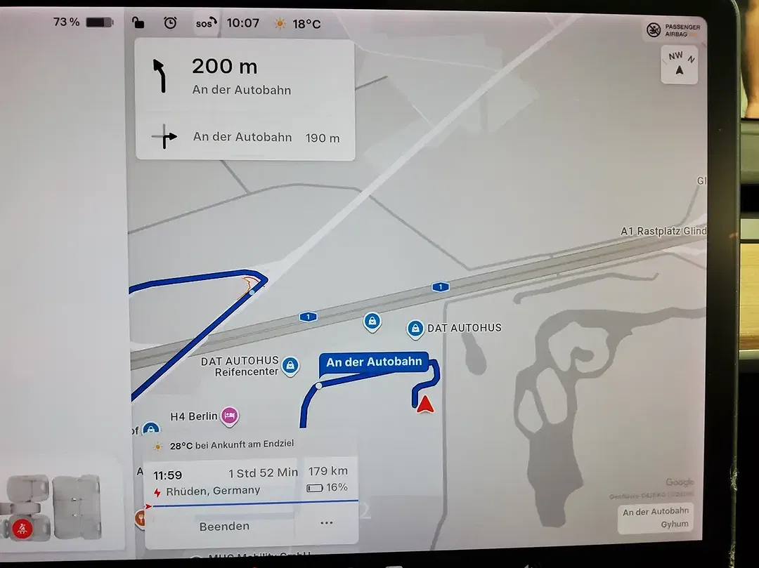 Tesla Model 3 - Thumbnail 6