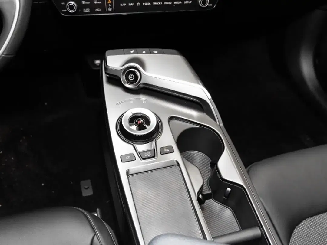 Kia EV6 - Thumbnail 11