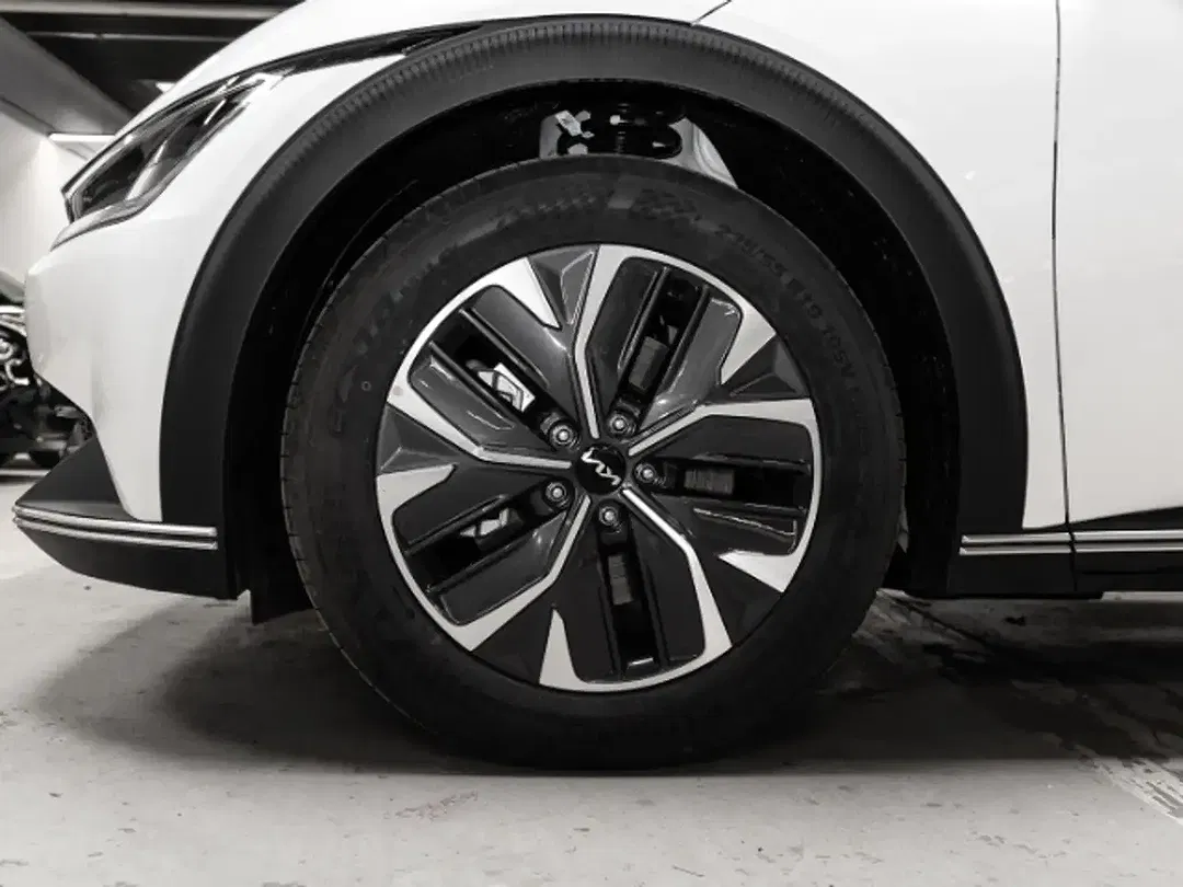 Kia EV6 - Thumbnail 4