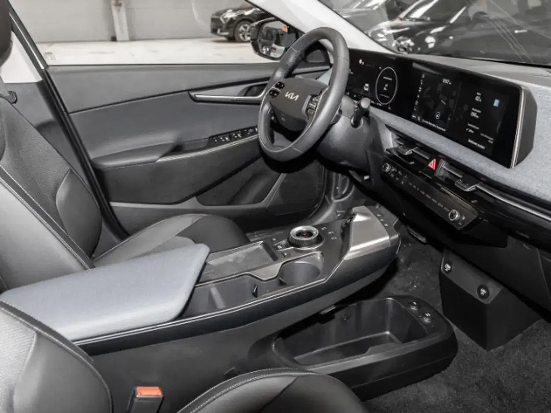 Kia EV6 - Thumbnail 5