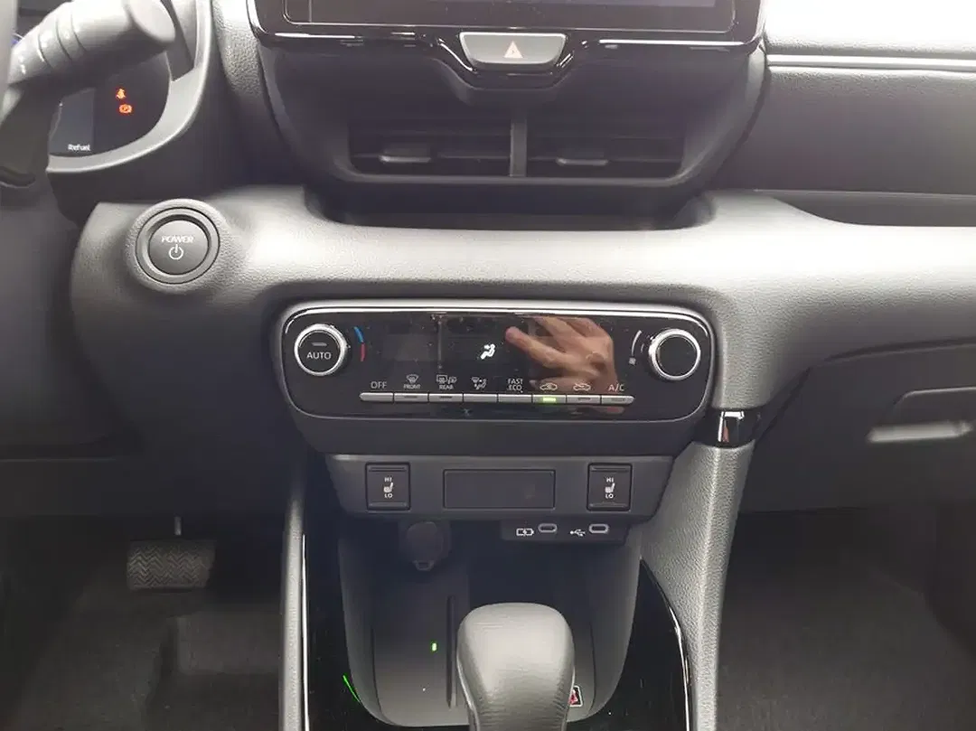 Toyota Yaris - Thumbnail 11