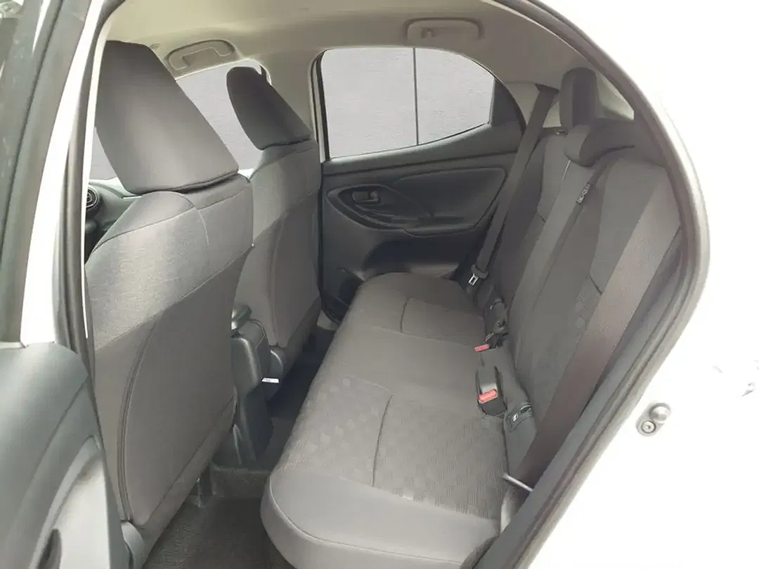Toyota Yaris - Thumbnail 13