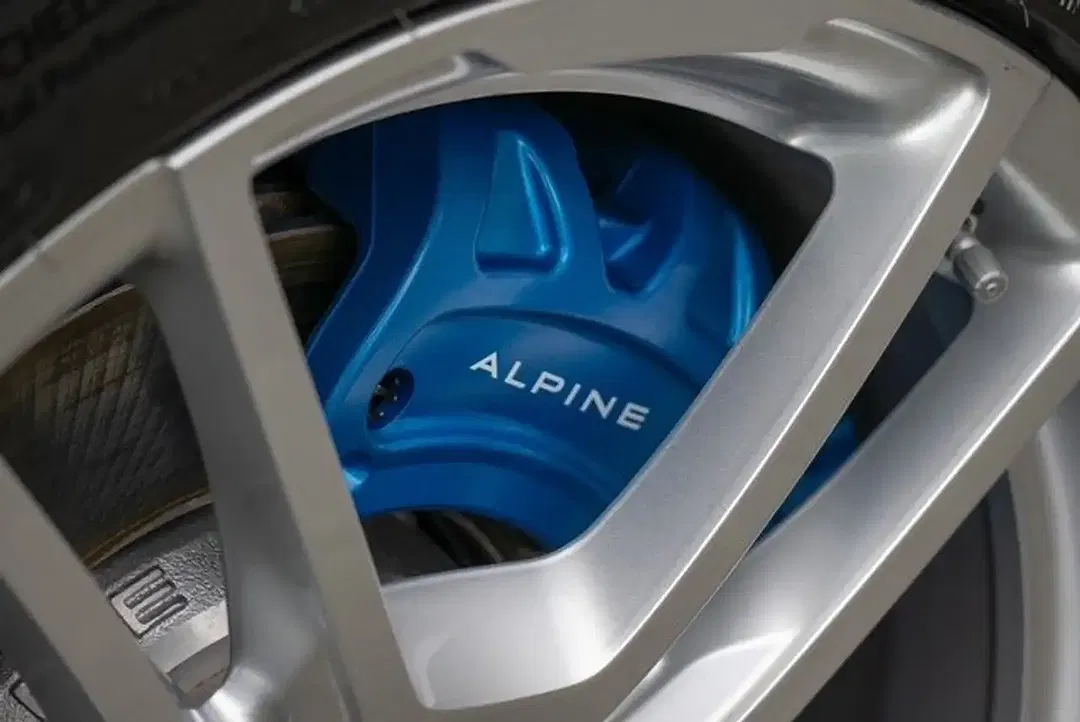 Alpine A110 - Thumbnail 13