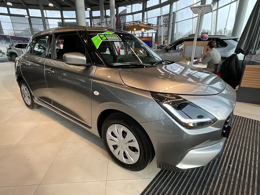 Suzuki Swift - Thumbnail 1