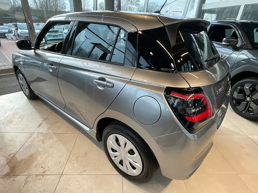 Suzuki Swift - Thumbnail 4
