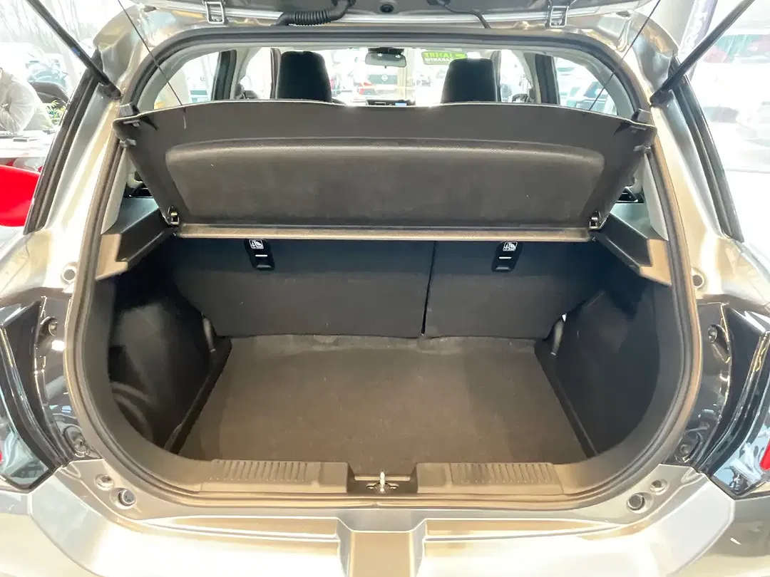 Suzuki Swift - Thumbnail 7